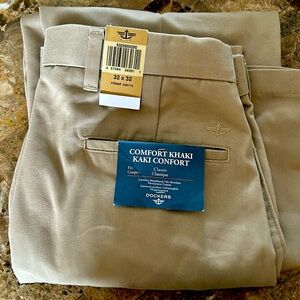 Brand new Dockers. Size 32 x 32